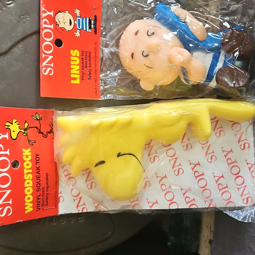 Vintage Peanuts Squeak Toys Pets Linus & Woodstock Con Agra NOS - Picture 5 of 7